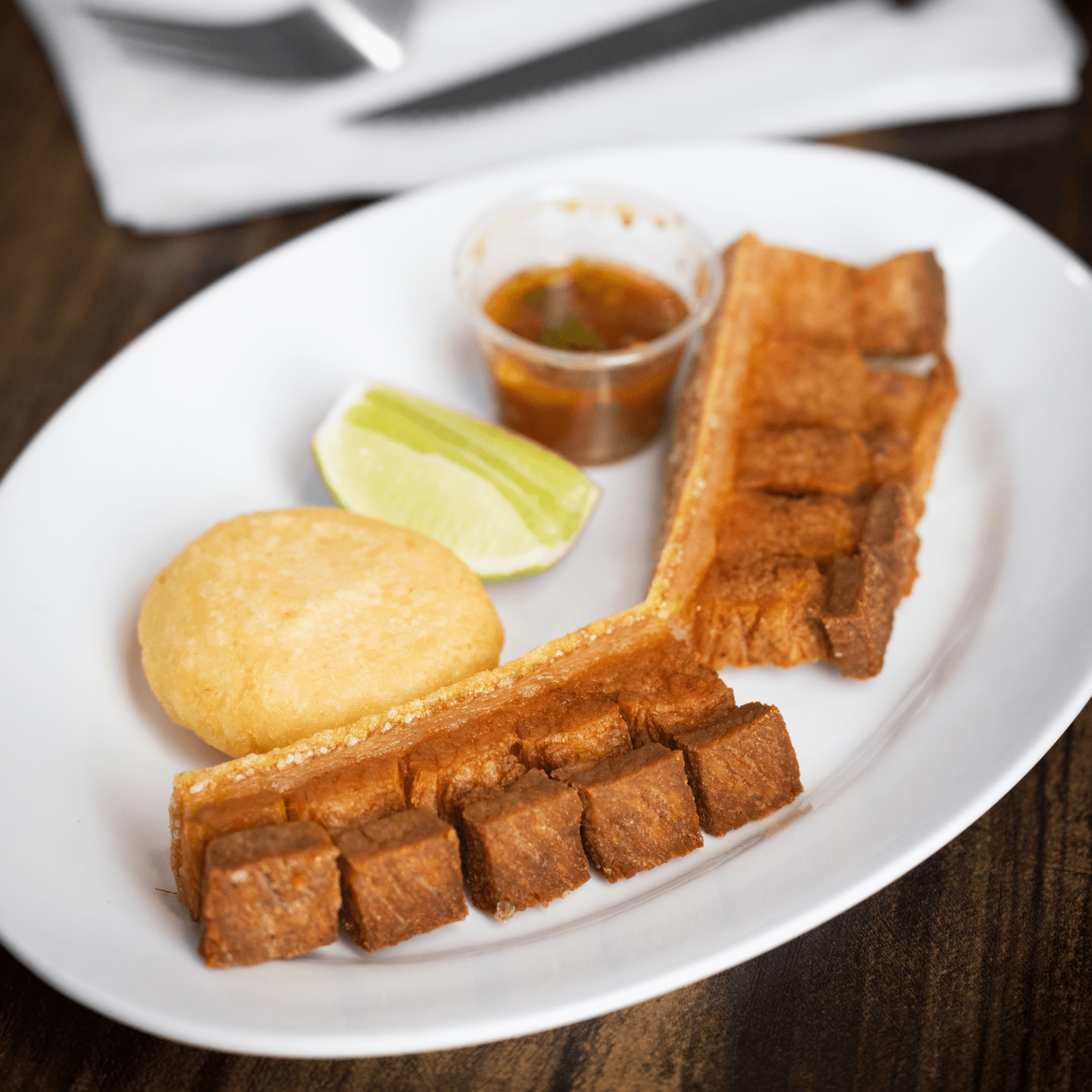 Chicharron con arepa