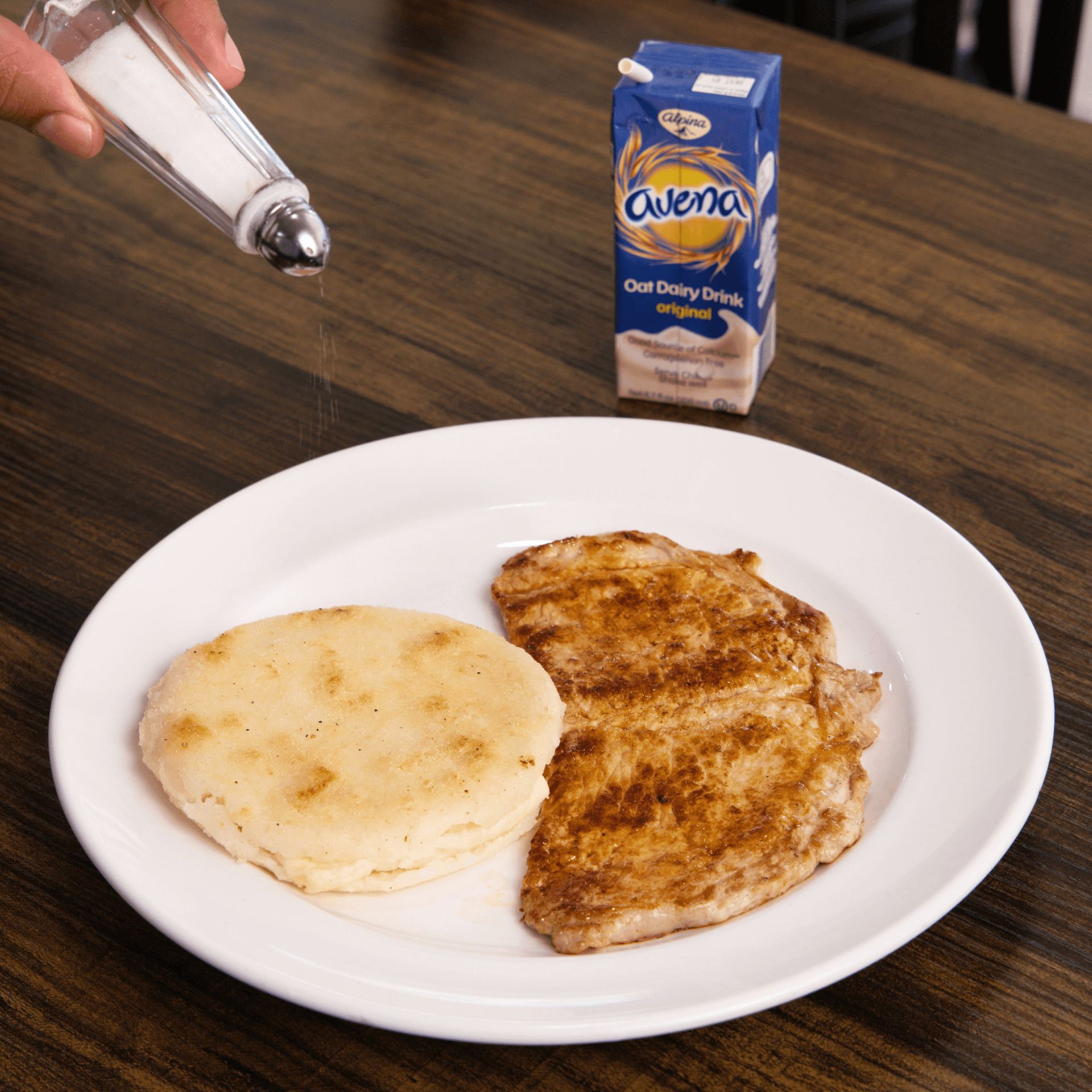Arepa Con Queso Y Lomo Asado