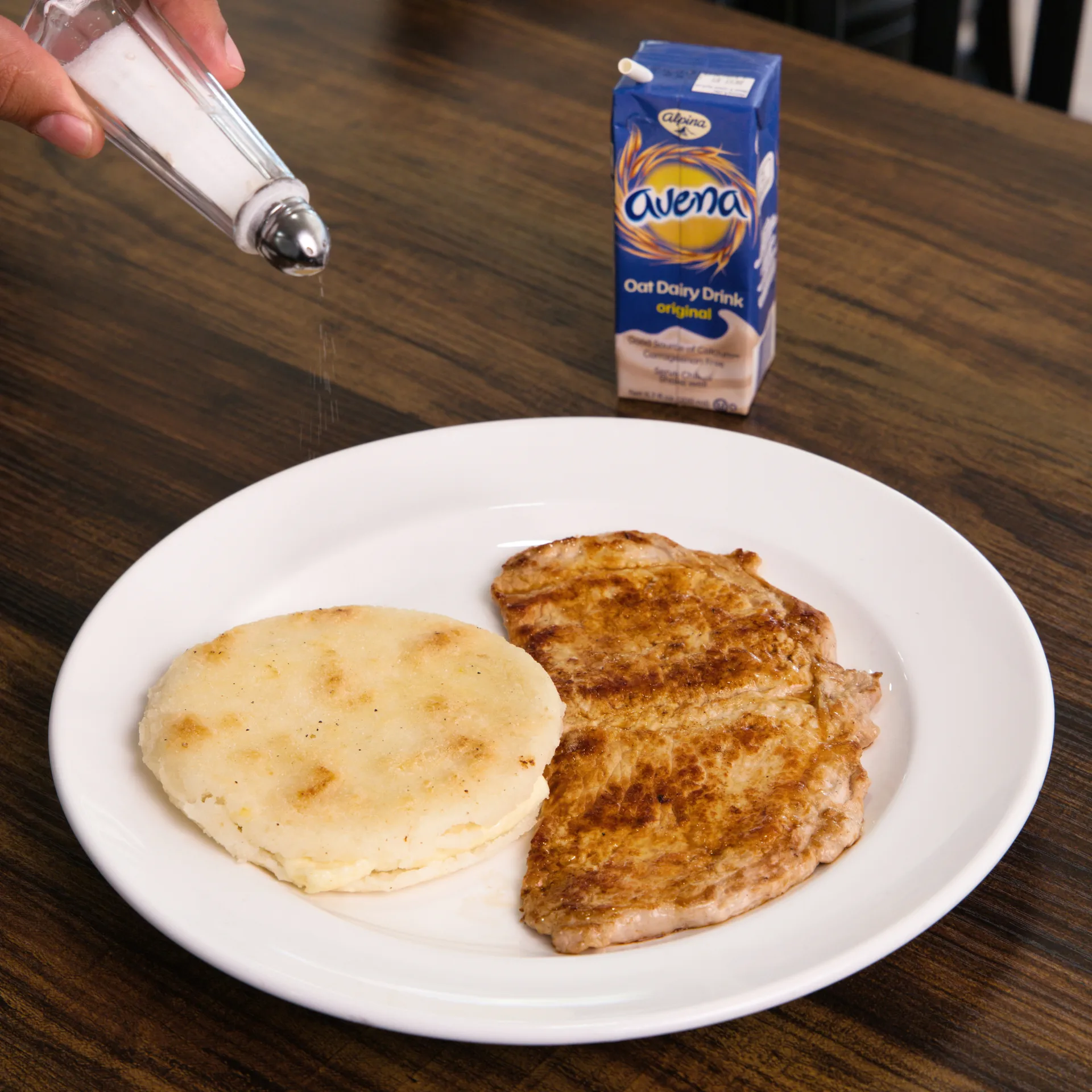 Arepa Con Queso Y Lomo Asado
