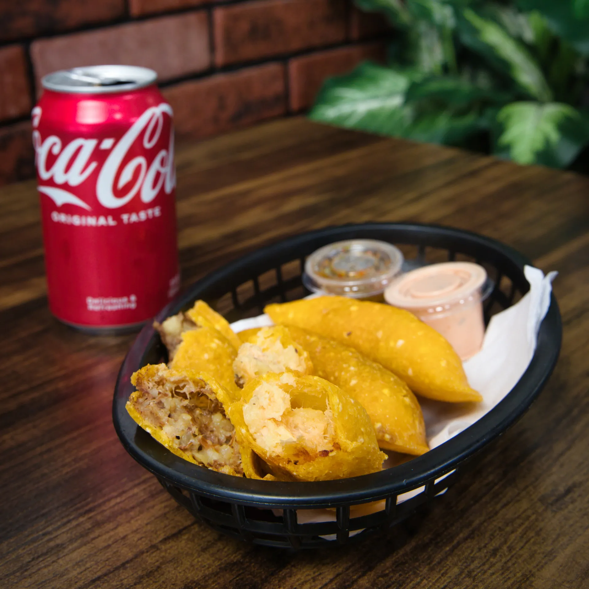 Empanadas De Carne y Pollo