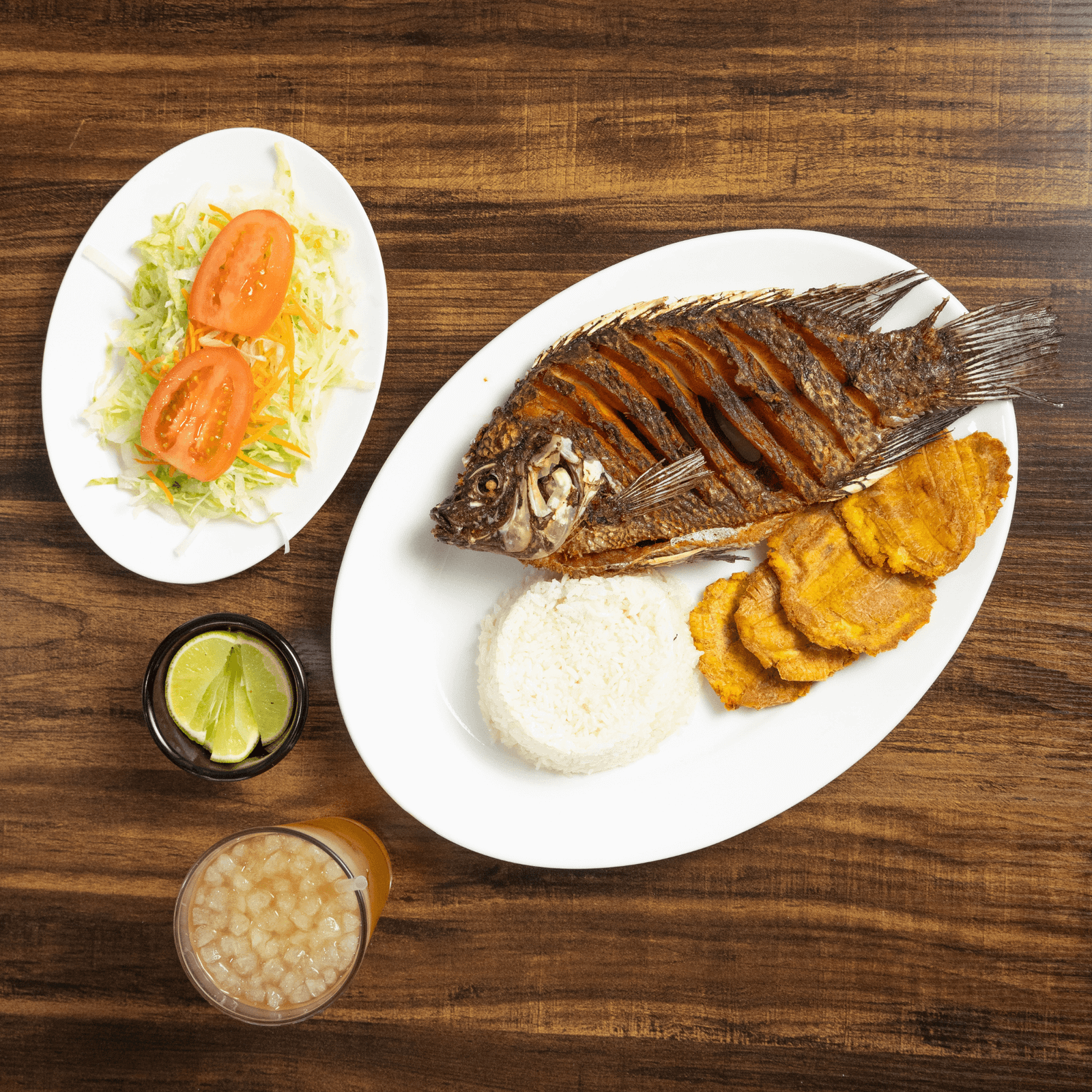 Tilapia Frita - arroz, tostones y ensalada
